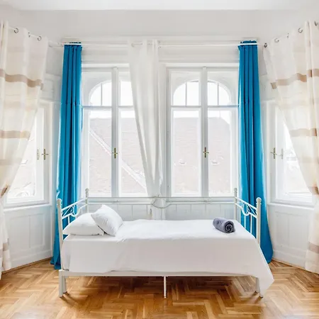 Amazing View Designer With Sauna And Jacuzzi 3 Min To Opera House * Boedapest