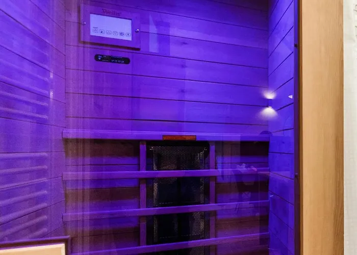 Amazing View Designer With Sauna And Jacuzzi 3 Min To Opera House Apartament Budapesta