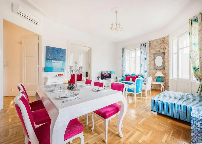 Amazing View Designer With Sauna And Jacuzzi 3 Min To Opera House * Budapesta