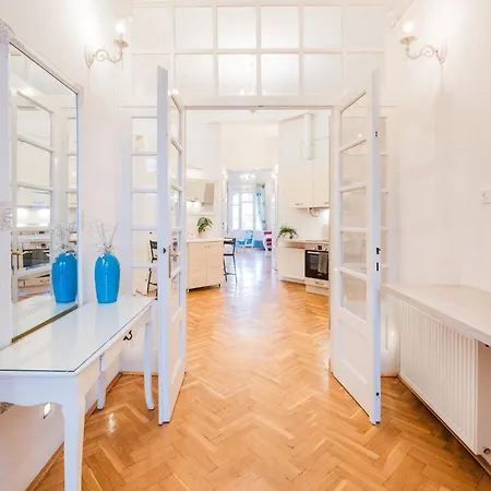 Amazing View Designer With Sauna And Jacuzzi 3 Min To Opera House 公寓 布达佩斯